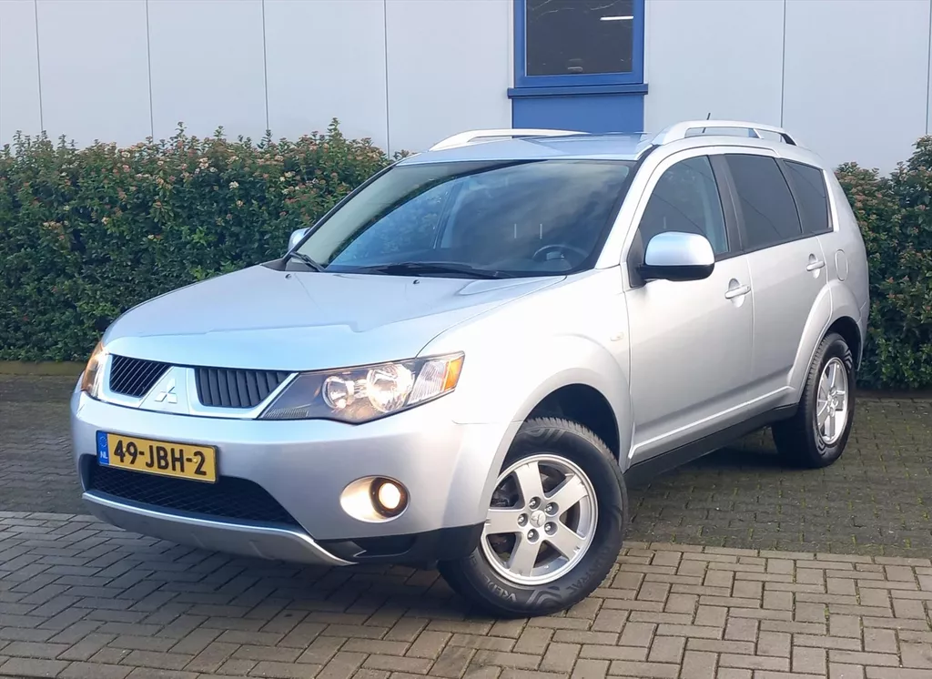 MITSUBISHI Outlander 2.4 MPI 125KW 2WD Inspire