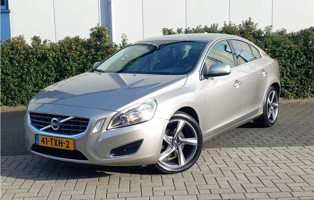 VOLVO S60 T3 150PK  Start/Stop Momentum