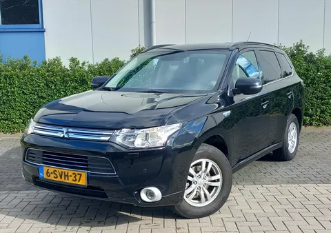MITSUBISHI Outlander 2.0 PHEV 4WD CVT 5P Instyle+