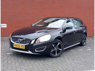 VOLVO V60 T3 150pk Automaat Momentum Navi/Pdc