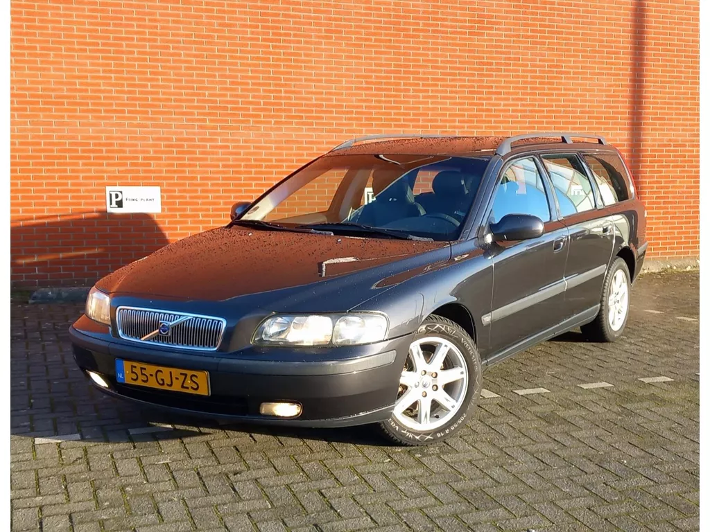 VOLVO V70 2.4 140PK AUT Elegance