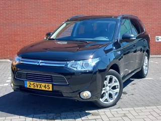 MITSUBISHI Outlander 2.0 PHEV 4WD Automaat 5P Instyle+ Panoramadak/Leer
