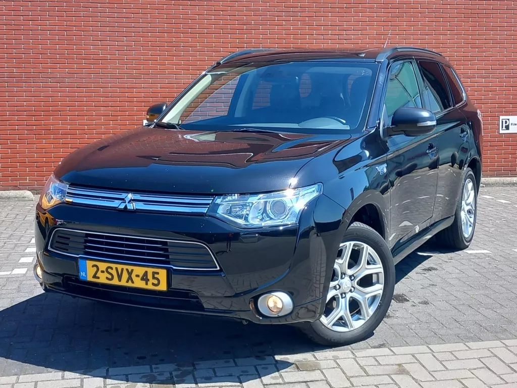 MITSUBISHI Outlander 2.0 PHEV 4WD Automaat 5P Instyle+ Panoramadak/Leer