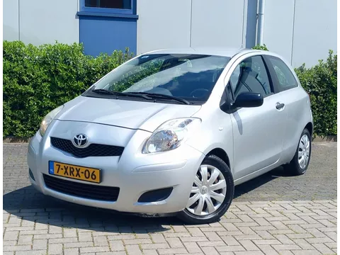 TOYOTA Yaris 1.3 16v VVT-i 99pk 3D Airco