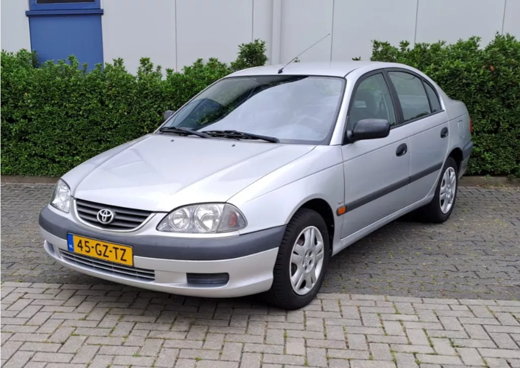 TOYOTA Avensis 1.8 LINEA  SOL Mooie Auto