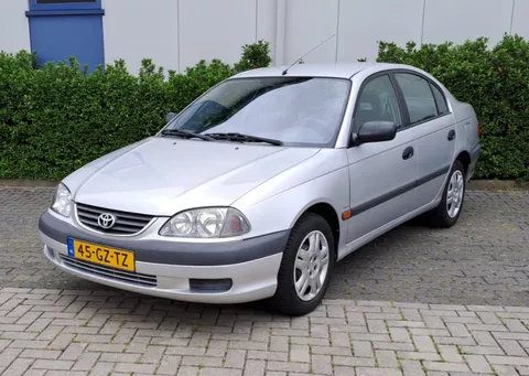 TOYOTA Avensis 1.8 LINEA  SOL Mooie Auto